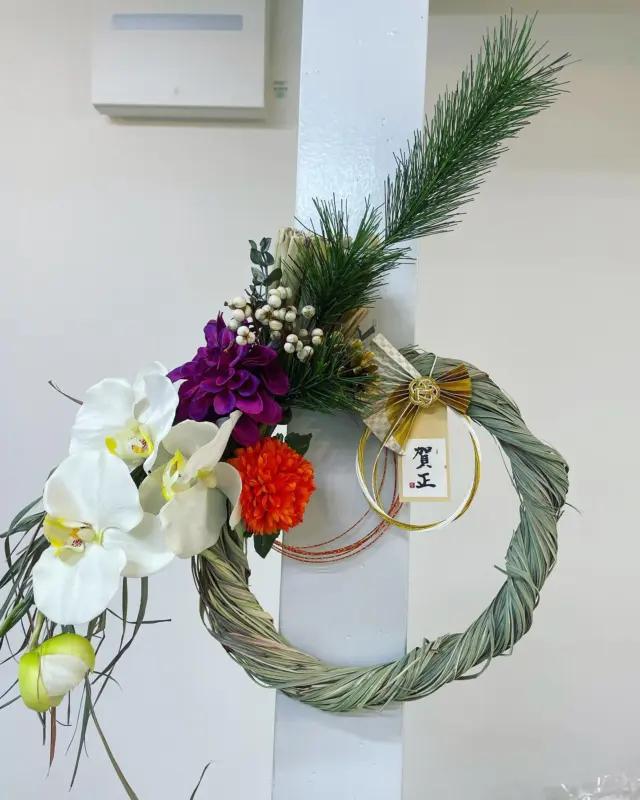 お正月飾り✨ご近所の方からオーダーいただきました♪何日かいただき、丁寧に作成しています。ありがとうございました🌸
素敵なお正月をお迎えください😊🎍

#しめ縄#正月飾り#お正月用意#東大阪#就労継続支援Ｂ型#ハンドメイド#俊徳道#障害者支援施設#お仕事#事業所#精神障害#知的障害#お仕事提供