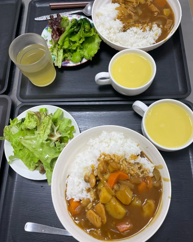 今日はカレーの日🍛✨
牛丼、ビーフカレー、チキンカレー、ビーフシチューなど煮込み料理を昼食に提供出来たらなあと思案中です🎵

#就労継続支援Ｂ型#作業所ランチ#カレー#障害者福祉施設#東大阪#俊徳道#長瀬