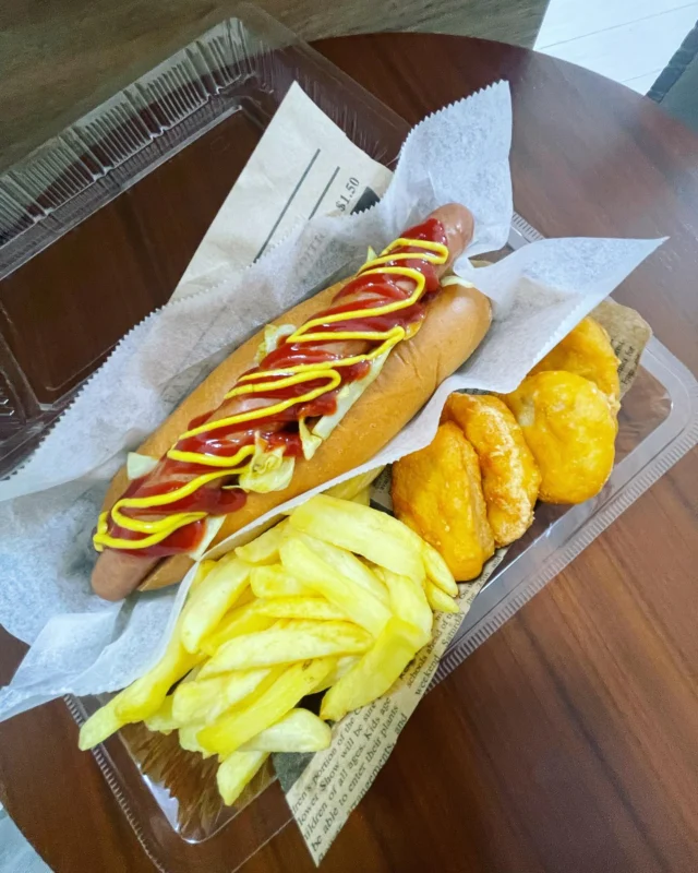 ルミナスホットドッグセット新発売🌭✨
ポテト🍟とナゲット🍗付きで600円です！
ホットドッグはたまごドッグに変更できます✨
ランチにいかがでしょうか😊
揚げたてを提供いたします🎵

その他ホットコーヒー、オレンジ、アップルジュース、メロンフロートなどもございます🥤

#就労継続支援Ｂ型#テイクアウトカフェ#東大阪#俊徳道#太平寺#長瀬#ホットドッグのお店#フライドポテト販売