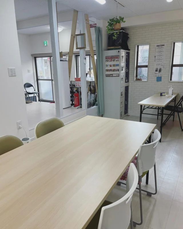 久々に撮影しました、作業所1階の風景です😊
今日はこの後急にみぞれ⛄️が降ってきて寒い1日でした💦
温かい飲み物☕️飲んでみなさん作業、頑張っていました✨

#就労支援Ｂ型#就労継続支援Ｂ型作業所#作業所風景#ルミナス#軽作業#ハンドメイド#東大阪#俊徳道#長瀬#障害者支援施設#相談所#地域密着#働く場