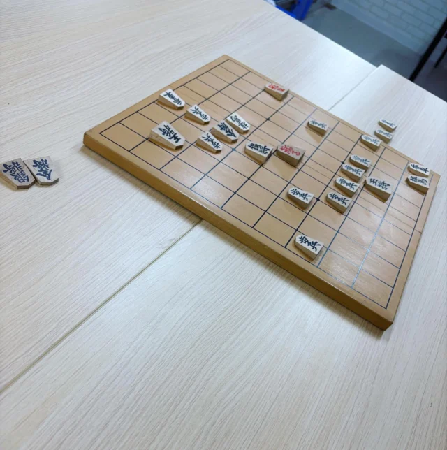お昼休みに将棋の対局！
どっちが勝つのか。。余暇も必要ですよね✨

#就労継続支援Ｂ型#俊徳道#長瀬#ルミナス#太平寺#障害者就労#東大阪内職#障害者支援施設#ホットドッグ#俊徳道カフェ